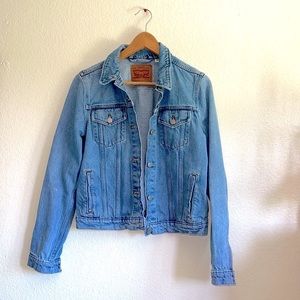 Levi’s Jean Jacket Distressed Wash